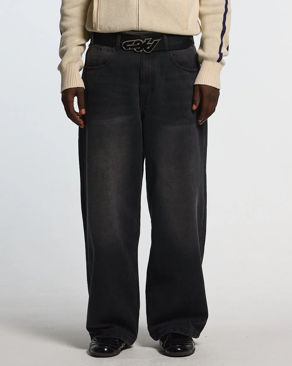 C V2 DIRTY PANTS BLACK - Image 4