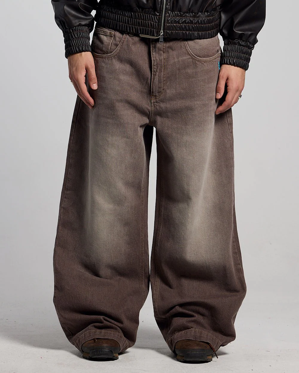COLLEGE V3 PANTS LIGHT BROWN - Image 4