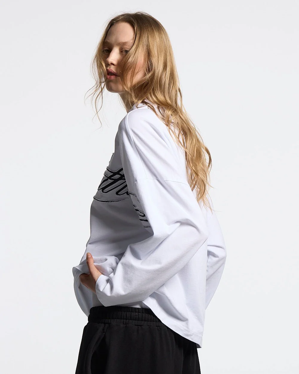 CROSSED SCRIPT LONGSLEEVE 2.0 WHITE - Image 7