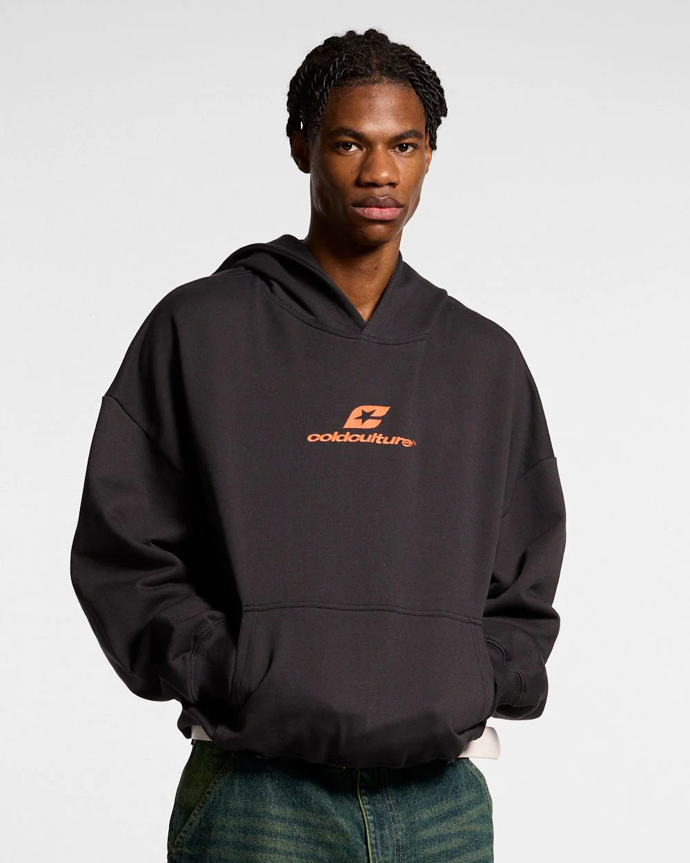 CURVED HOODIE BLACK - Image 4
