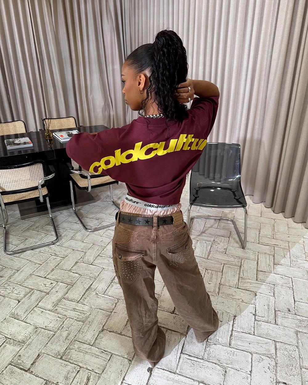 CURVED TEE BURGUNDY & YELLOW - Image 7