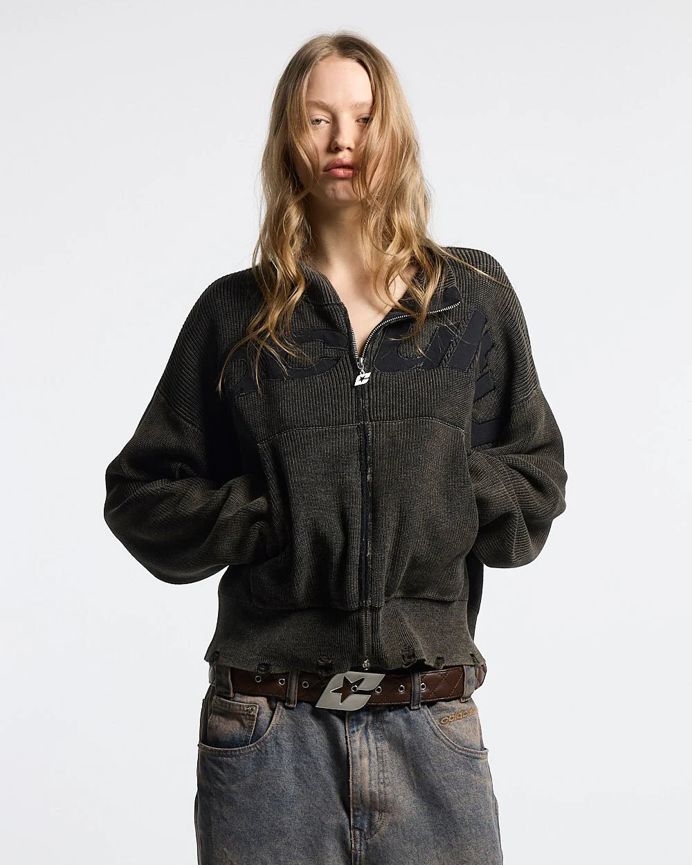 DISTRESS CURVED ZIP KNIT BLACK - Image 5