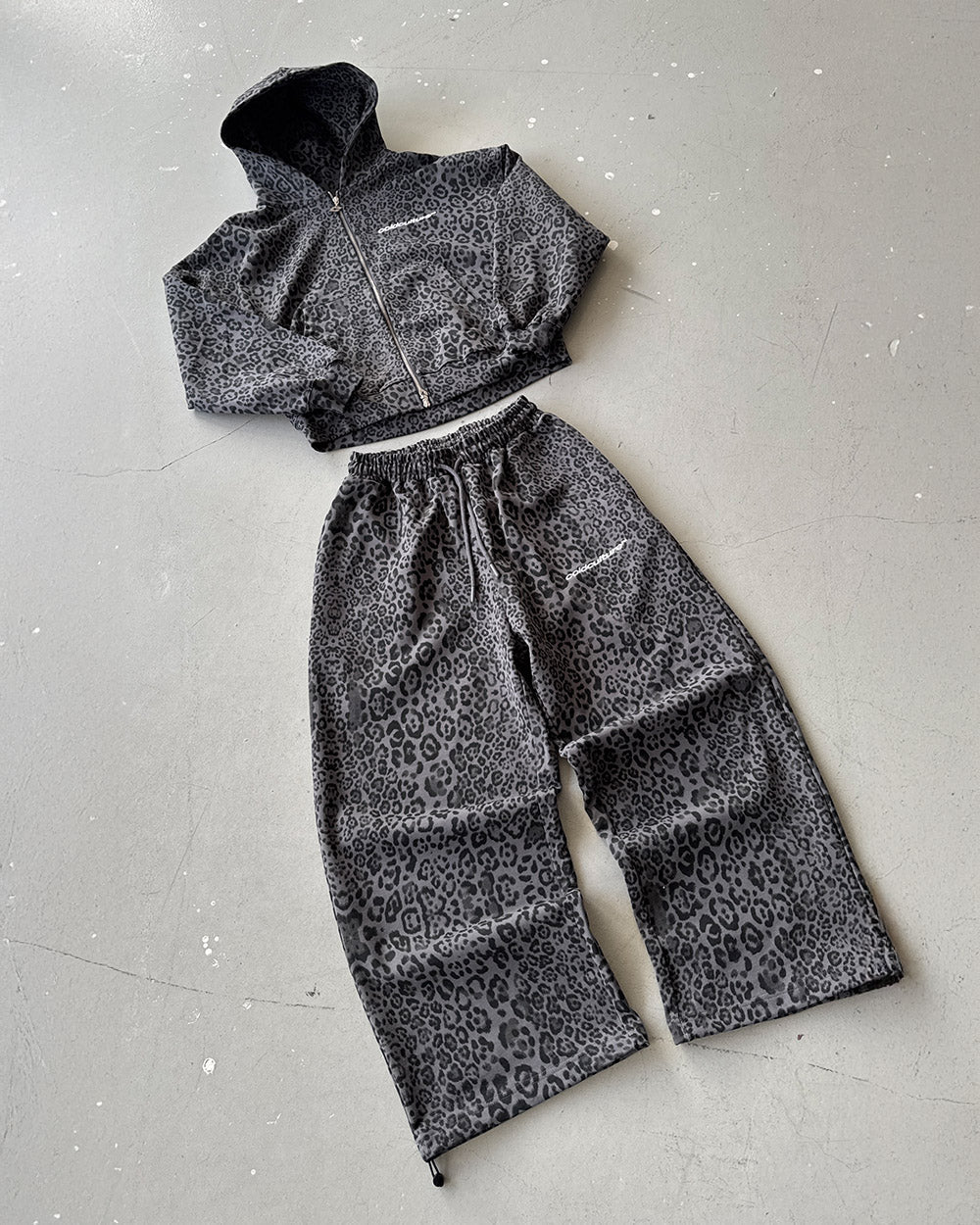 NOCTURNE BEAST SWEATPANTS DARK GREY - Image 11
