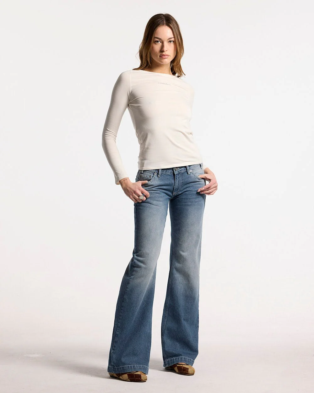 SCRIPT BOOTCUT JEANS BLUE - Image 5