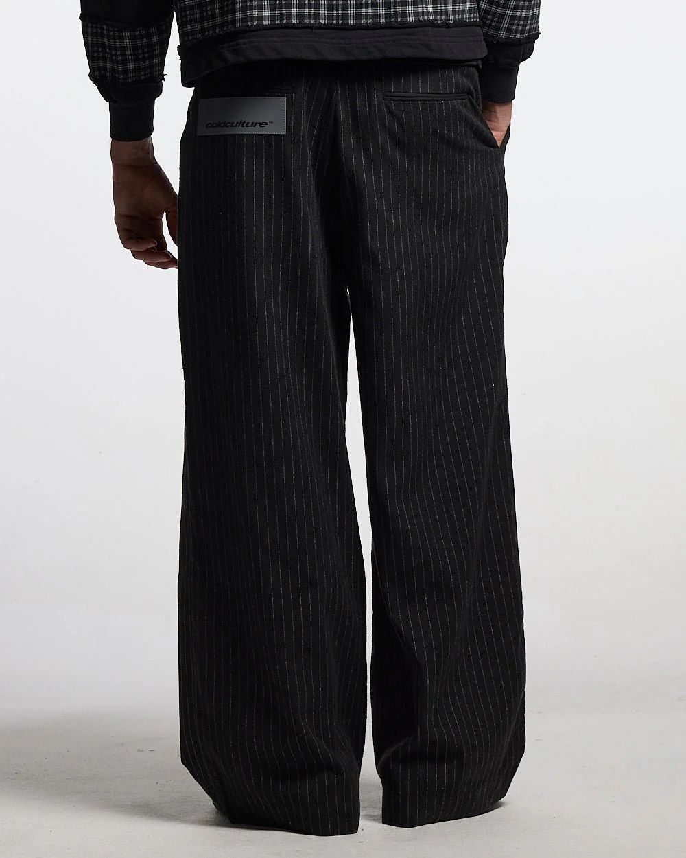 SEAM EFFECT LINE PANTS BLACK - Image 3