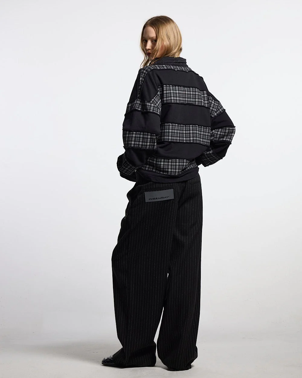 SEAM EFFECT LINE PANTS BLACK - Image 9