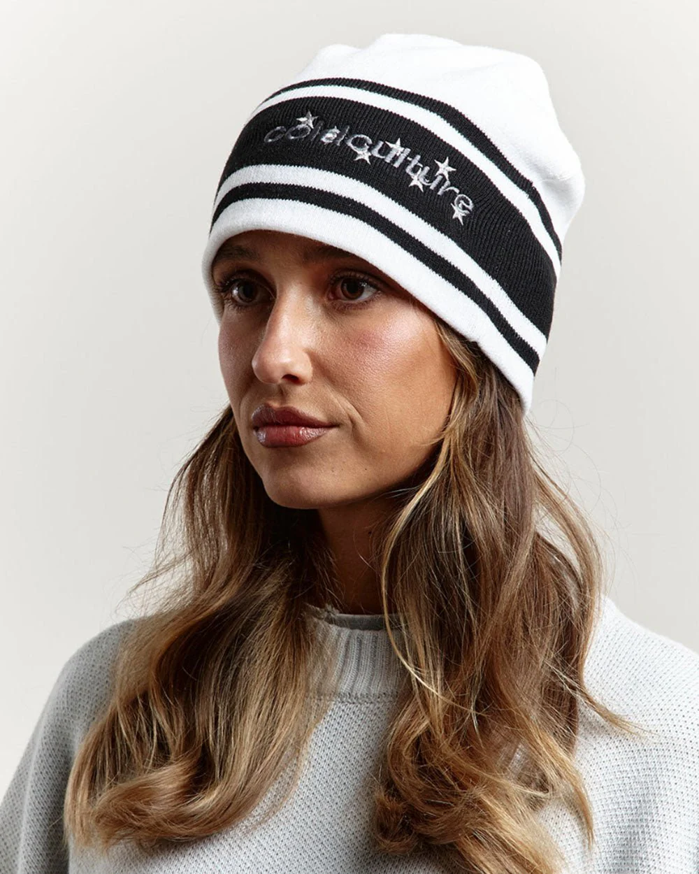 STARS STRAP BEANIE WHITE - Image 4