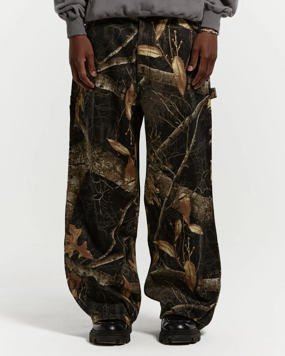 V1 CARPENTER PANTS REALTREE BLACK - Image 3