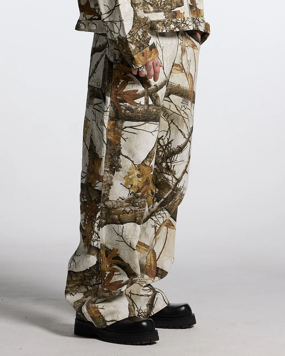 V1 CARPENTER PANTS REALTREE WHITE - Image 3